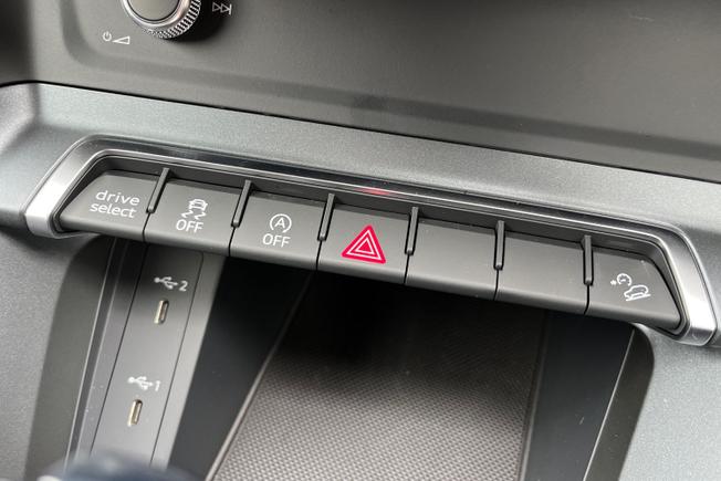 AUDI Q3 Photo 21