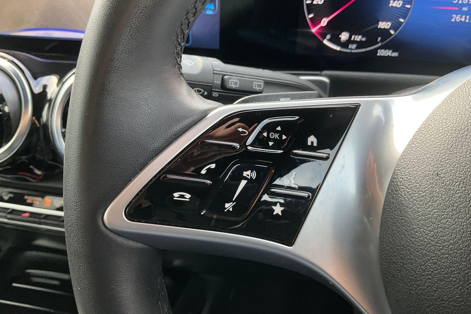 Mercedes-Benz GLB Photo 29