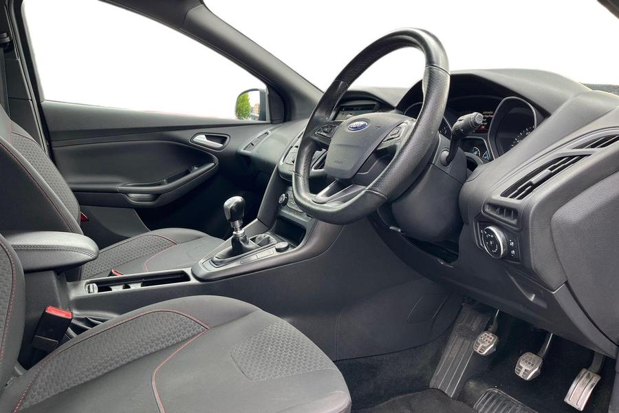 Ford FOCUS Photo autoimg-8c214903b51180584beeef249dbb57299158812d.jpg
