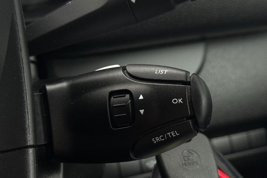 Used Vauxhall VIVARO DT73BWJ 32