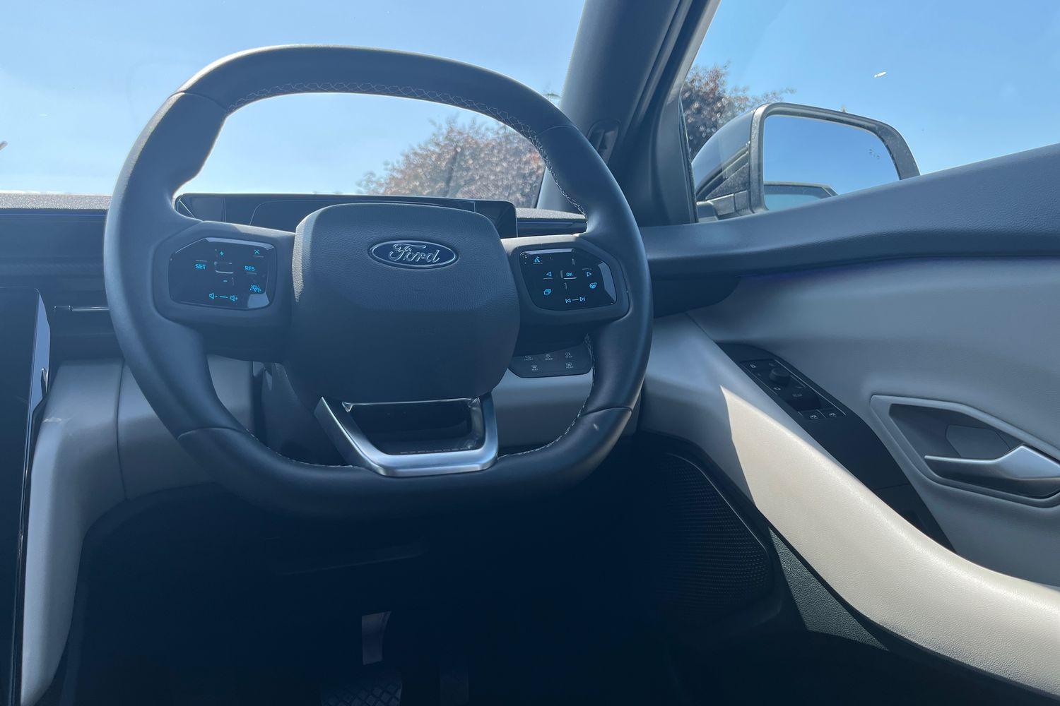 Ford Explorer Photo 11