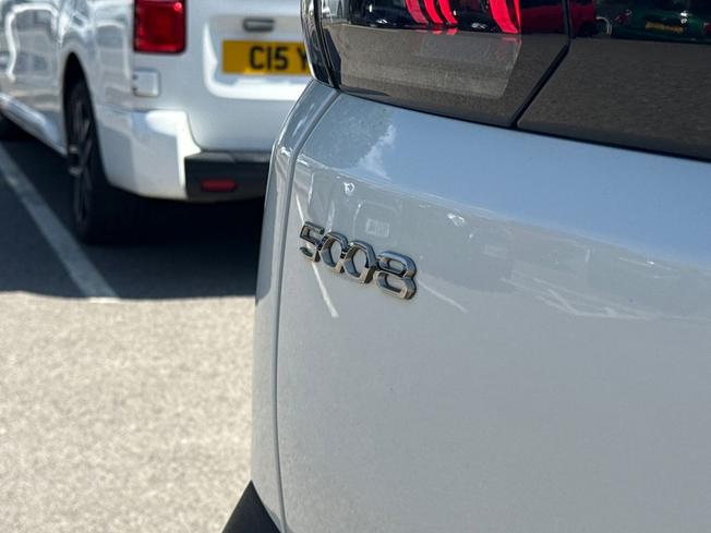 PEUGEOT 5008 Photo 37