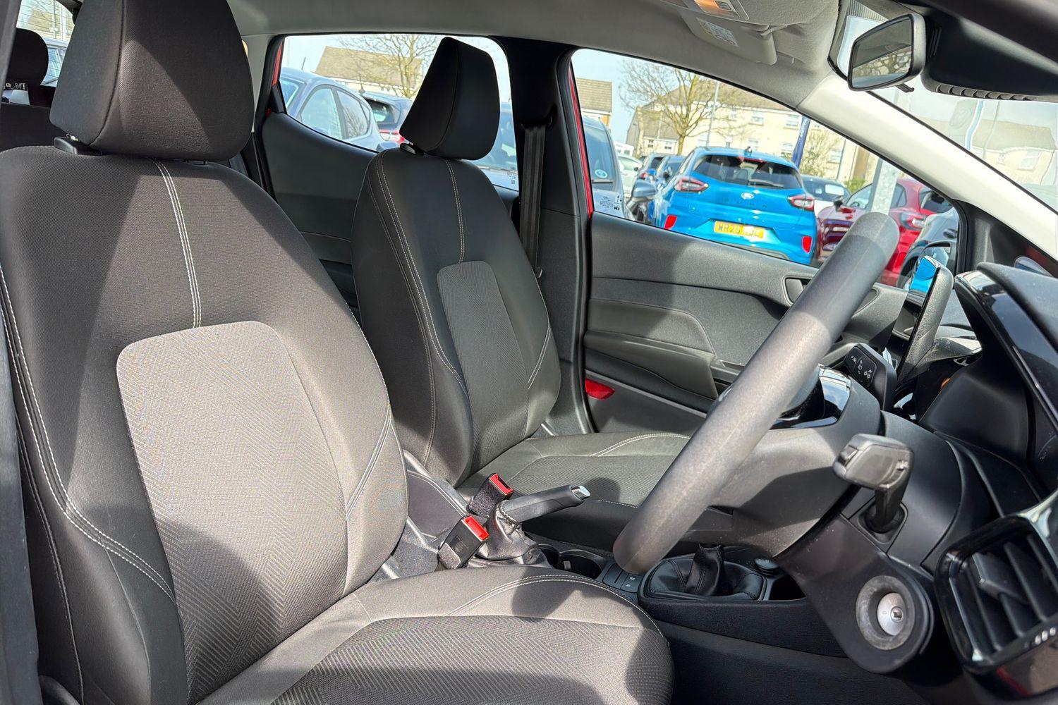 Ford FIESTA Photo 16