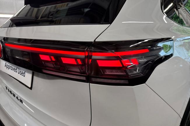 VOLKSWAGEN Tiguan Photo 18