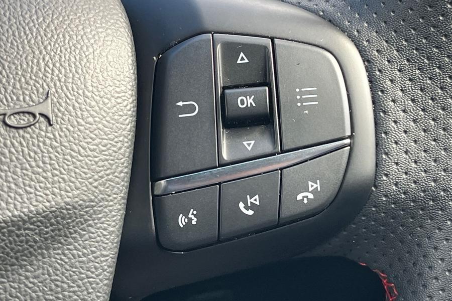 Ford Kuga Photo autoimg-8c3b3e7634bf3d2d7d4bd471ea9bcf87e5750182.jpg