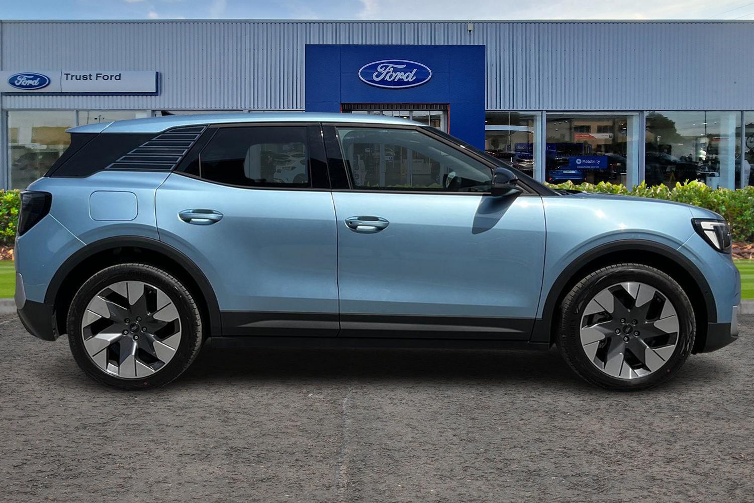 Ford EXPLORER Photo 2
