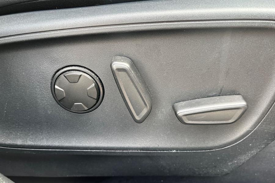 Ford KUGA Photo autoimg-8c434f8d7e35df8bcba08acf152a56a038bc3a71.jpg