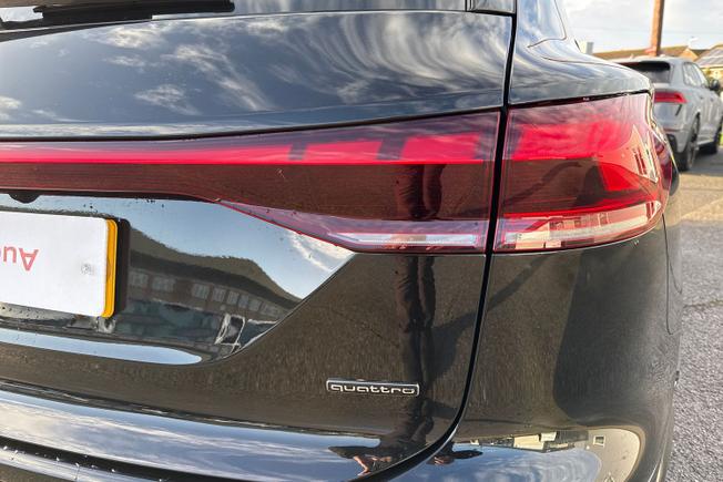 AUDI Q6 e-tron Photo 19