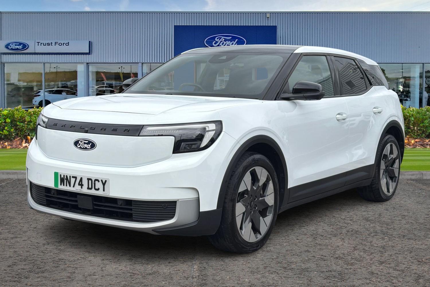Ford Explorer Photo 4