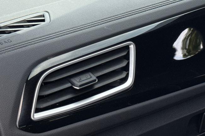 VOLKSWAGEN T-Roc Photo 44