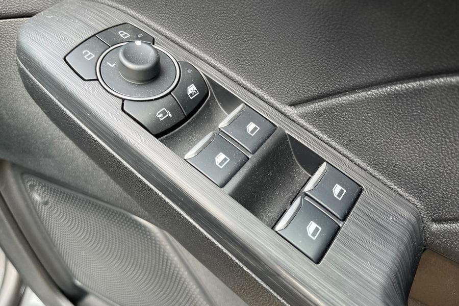 Ford KUGA Photo autoimg-8c4b604ebc878051d7ee38cf8bae5142e00267ce.jpg