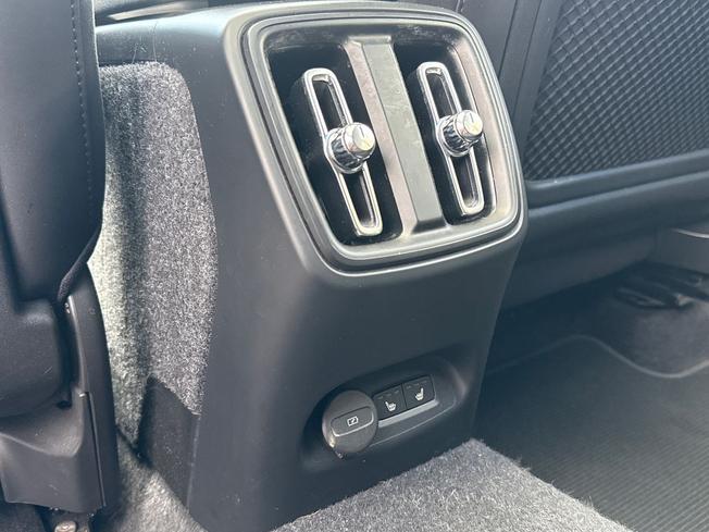 VOLVO C40 Photo 43