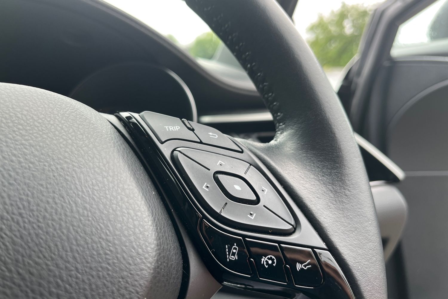 Toyota C-HR Photo 28