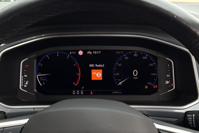 VOLKSWAGEN T-Roc Photo 15