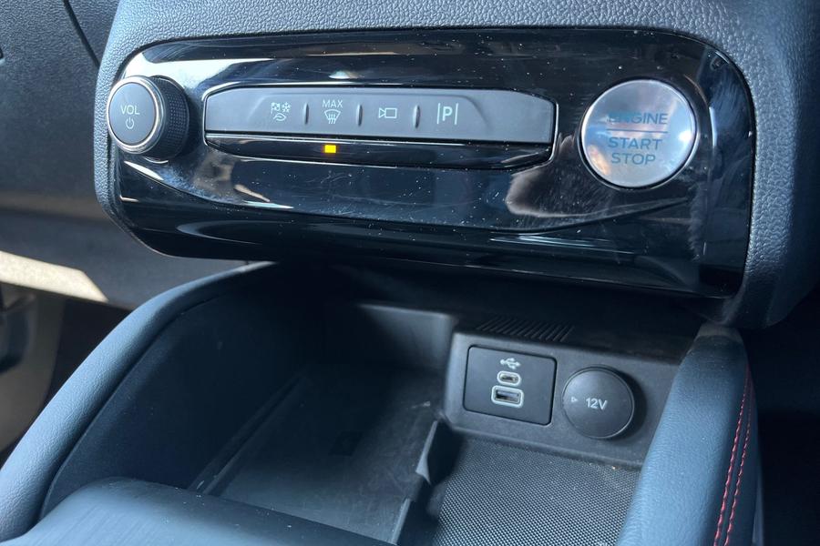 Ford KUGA Photo autoimg-8c64ae650e22985d962a3ea48505c431f2504226.jpg