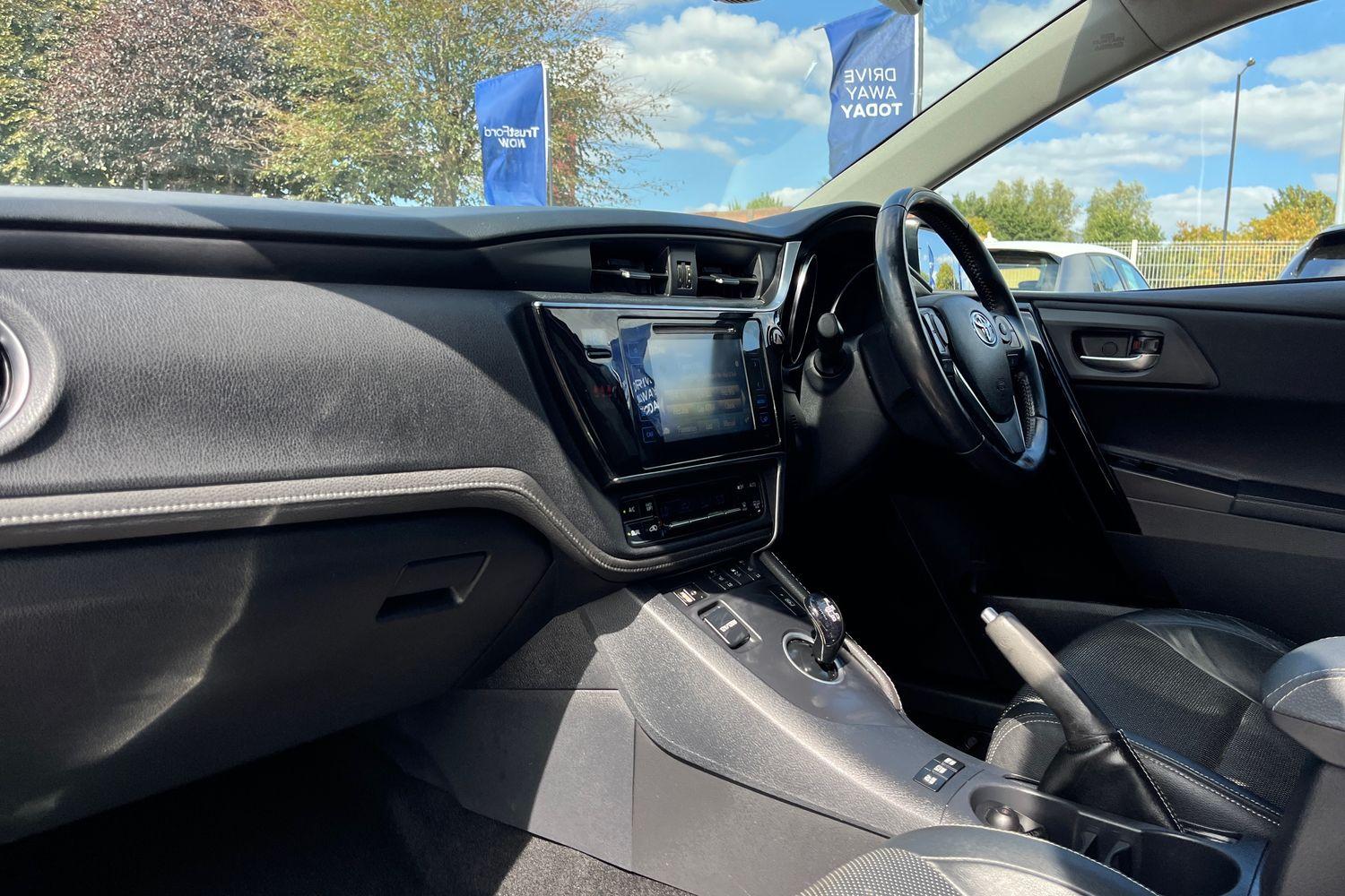 Toyota Auris Photo 17