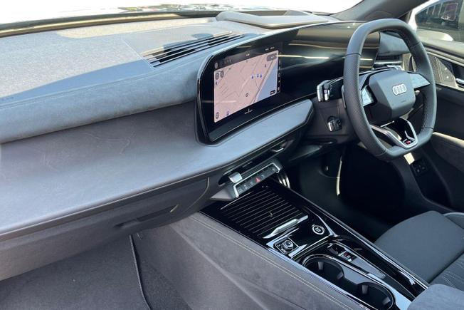 Audi Q3 Photo 2