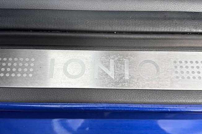 HYUNDAI IONIQ Photo 30
