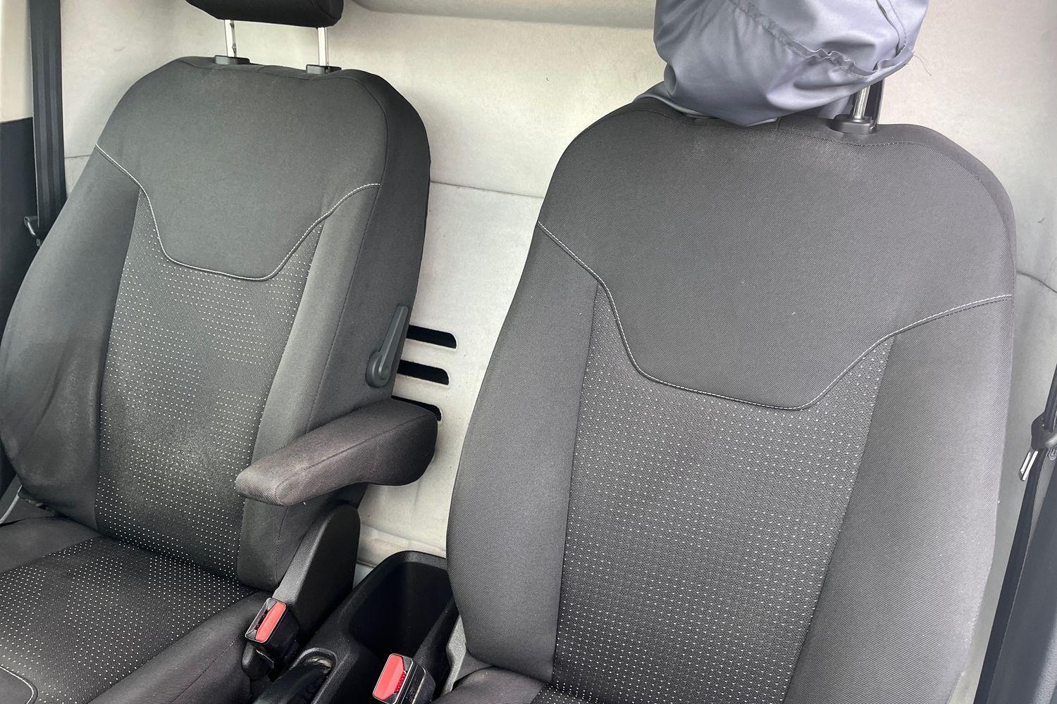 Ford TRANSIT COURIER Photo 10