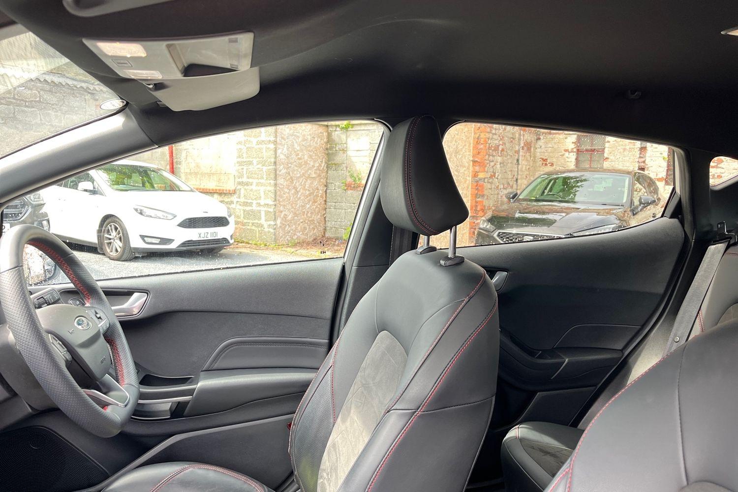 Ford FIESTA Photo 18