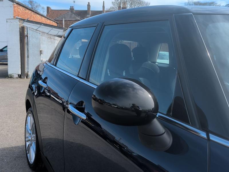 Used MINI Hatch YY68WFF 25