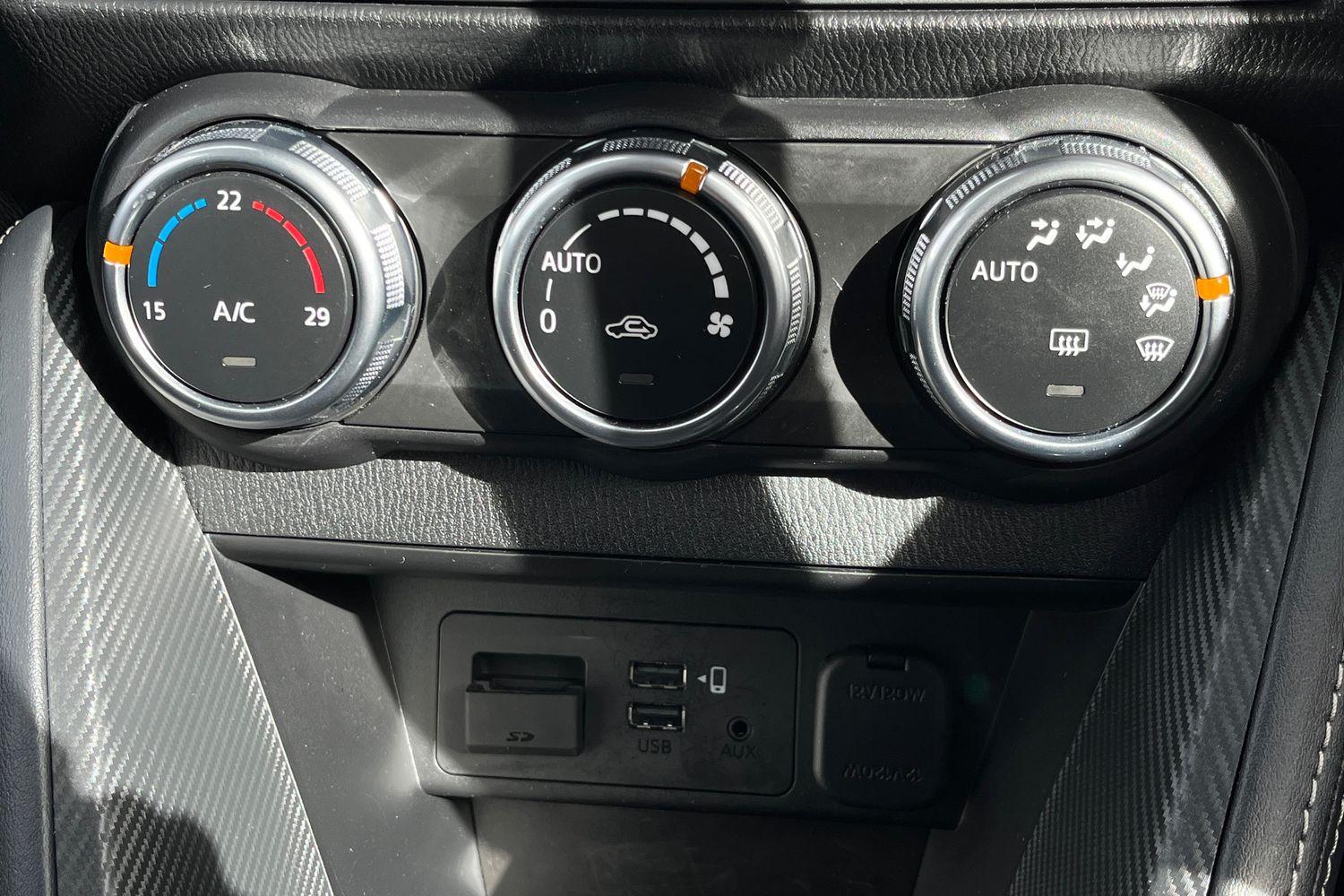 Mazda Mazda2 Photo 30