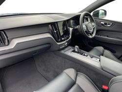 Volvo XC60 Photo 2