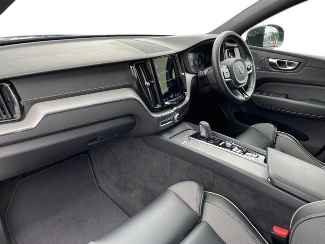 Volvo XC60 Photo 2