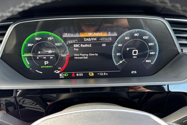 AUDI e-tron Photo 15
