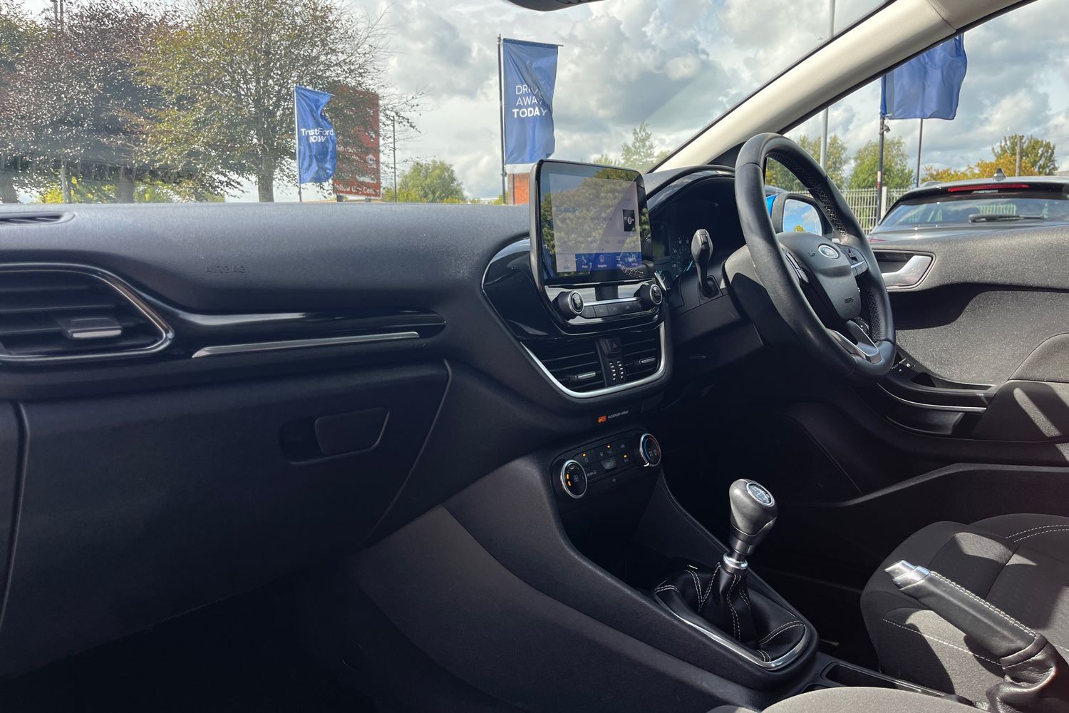 Ford Fiesta Photo 17