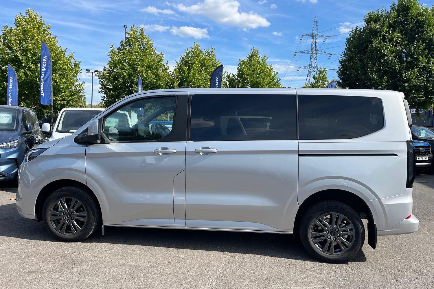 Ford TOURNEO CUSTOM Photo 32