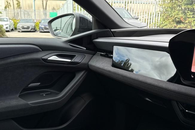 AUDI A6 e-tron Avant Photo 38