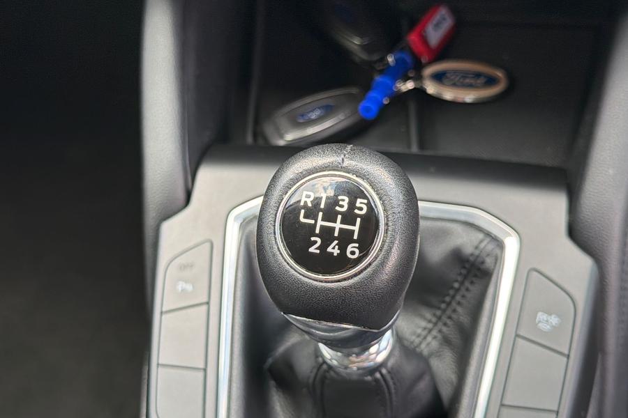 Ford Kuga Photo autoimg-8c97dcddf068f84606f26fd682a2818d9f3ea883.jpg