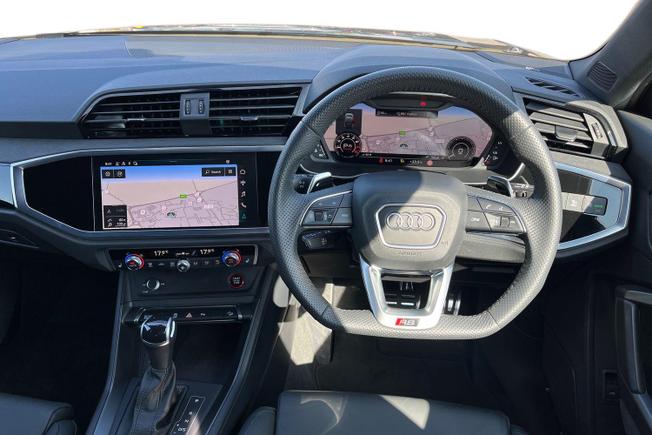 Audi RS Q3 Photo 11
