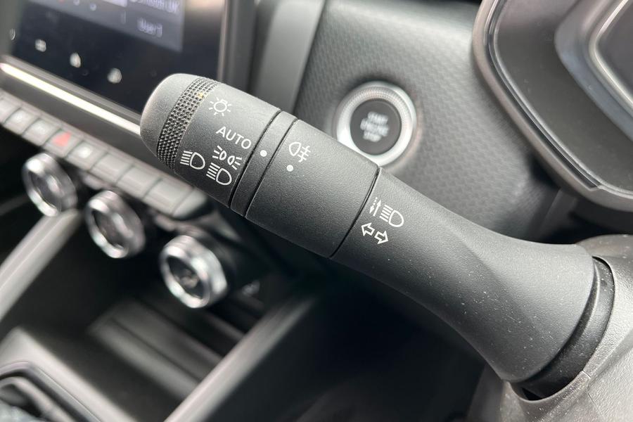 Renault CLIO Photo autoimg-8caf700b279df8936f1204f81bb99515a4ff039a.jpg