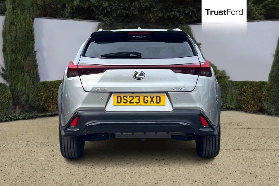 Lexus UX Photo autoimg-8cb702205d0e050602020ee965ed8fb2603bddef.jpg