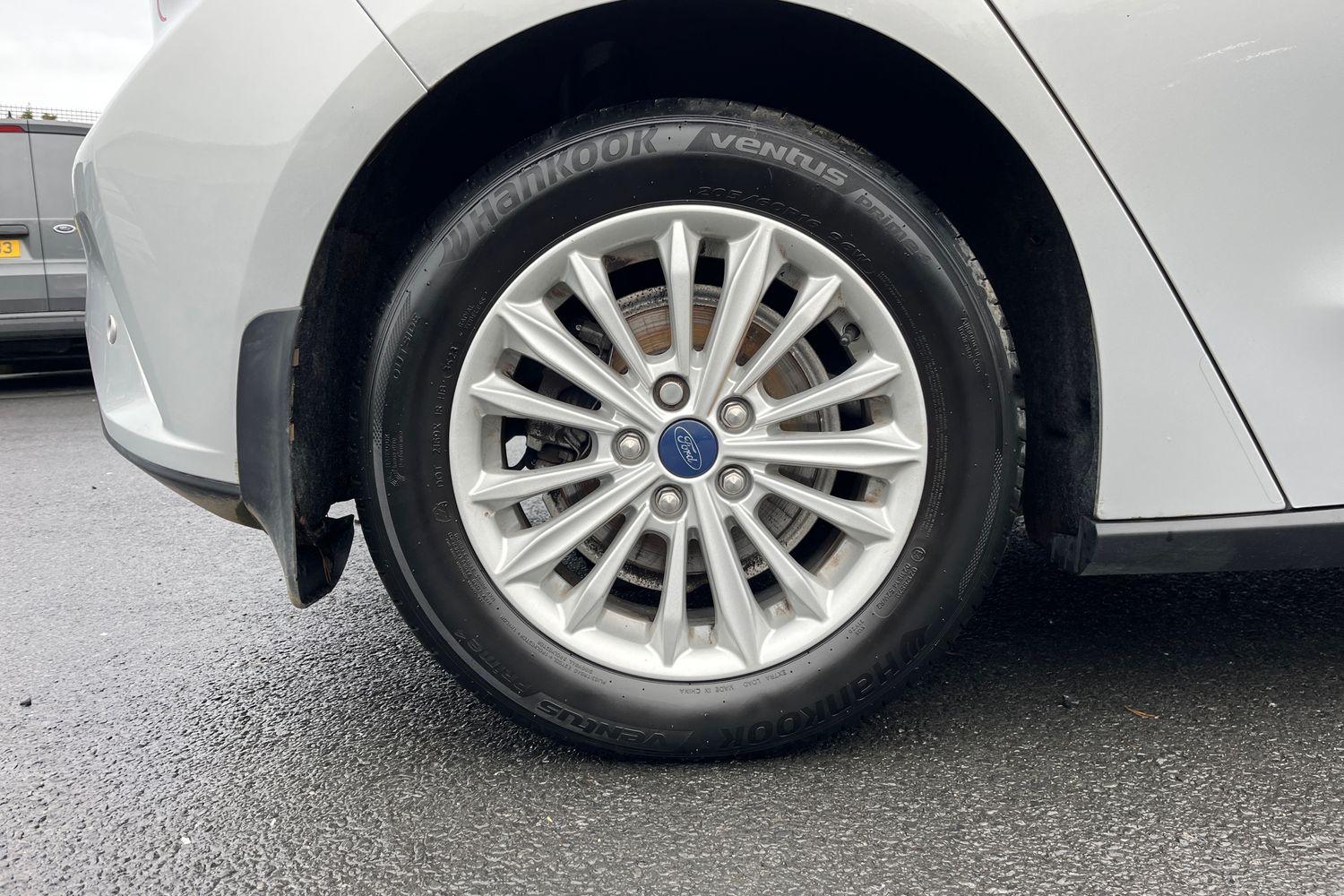 Ford FOCUS Photo 7