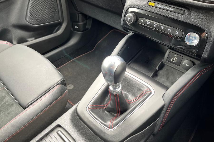 Ford KUGA Photo autoimg-8cb84b2c6ca6d48b6f51a96fe1574d13c7527354.jpg