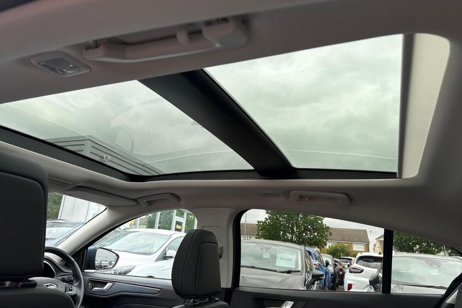 Ford FOCUS Photo autoimg-8cb8f73c4efe10e54f13e1d2082448af60e2614f.jpg