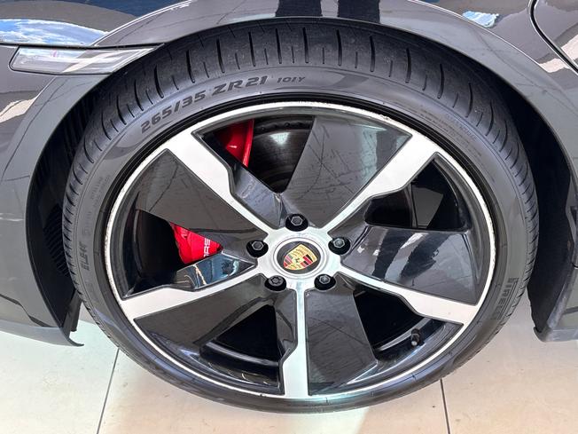 PORSCHE Taycan Photo 25