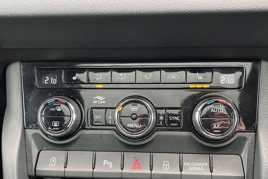 Skoda KAROQ Photo autoimg-8cc03b9a107d981acbc17f3c553ce64e872e2c4f.jpg