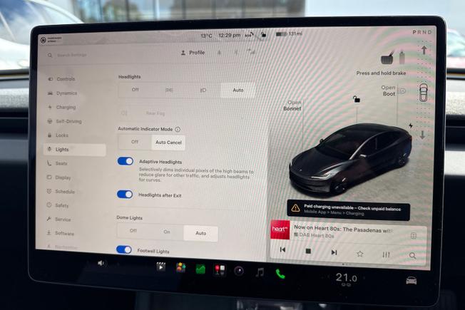 TESLA Model 3 Photo 31