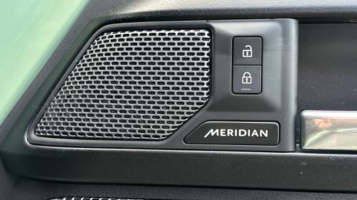 Land Rover Defender Photo autoimg-8cc64abb72b26913f2f13cd13714ed1fc7ba5074.jpg