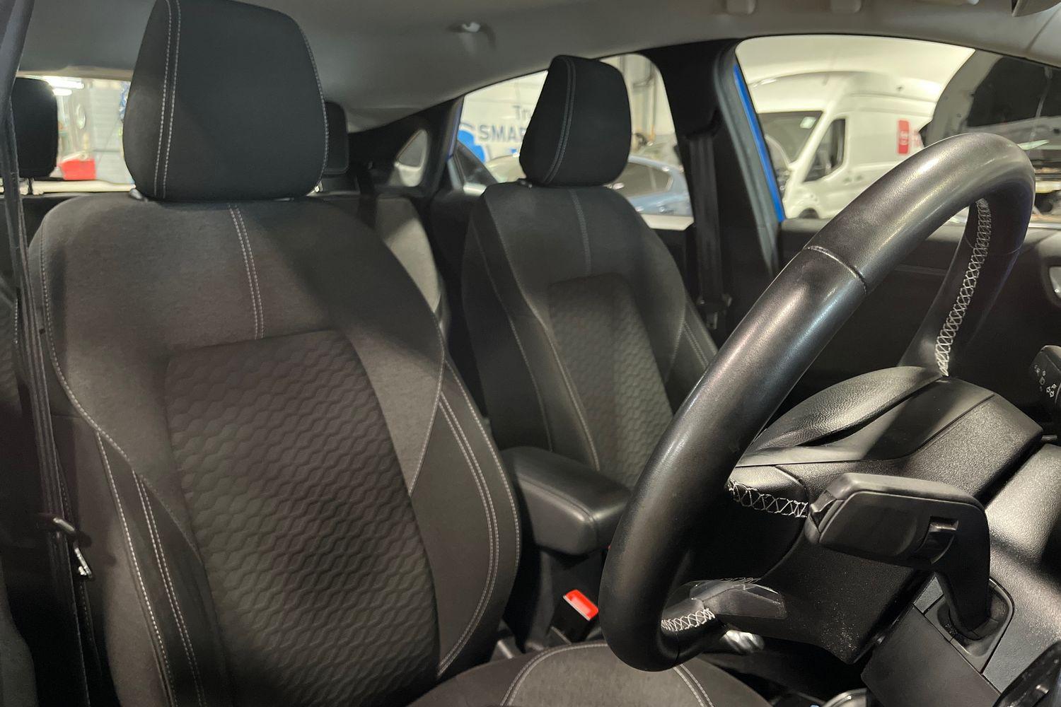 Ford PUMA Photo 16