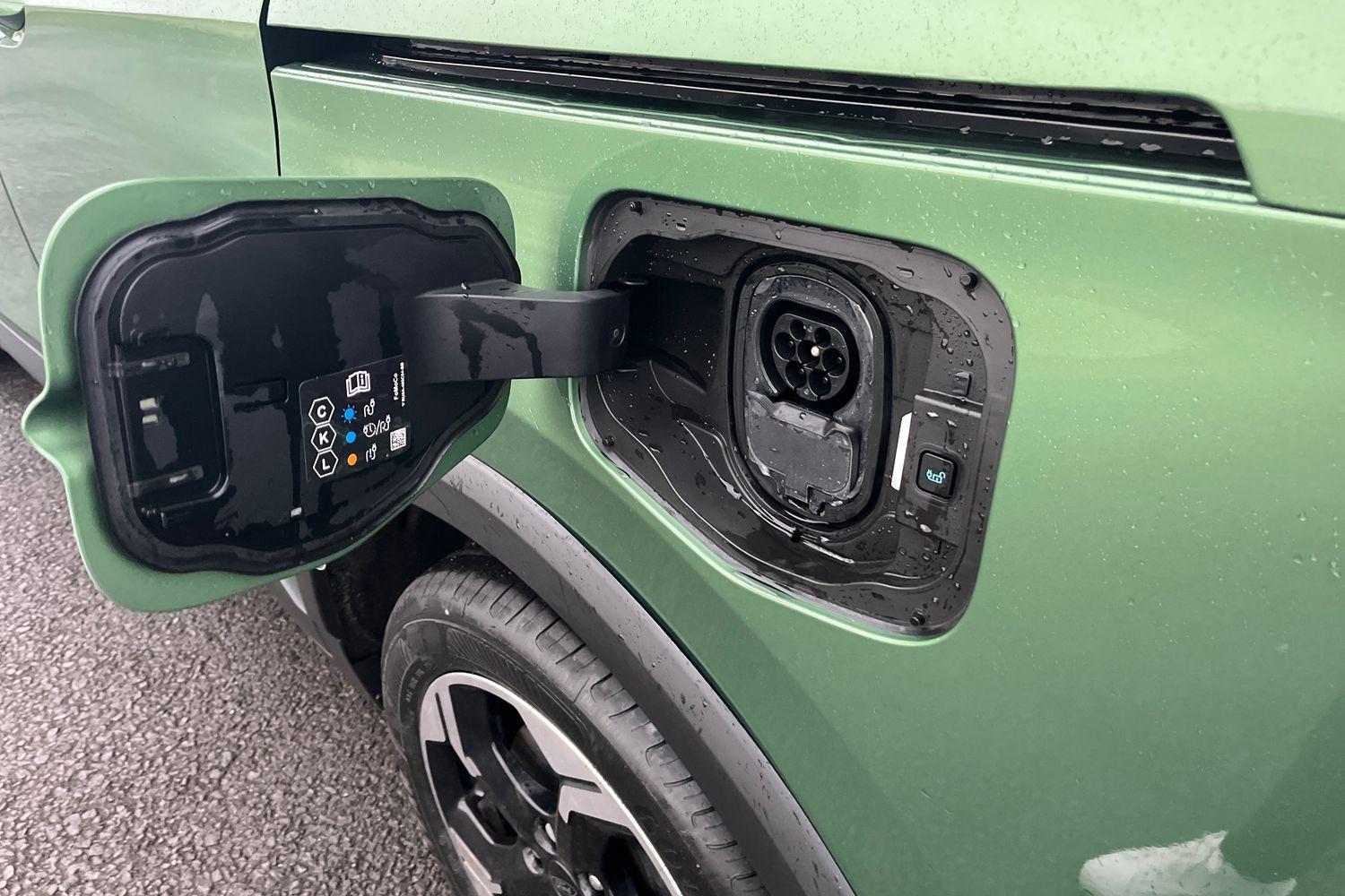 Ford E-Tourneo Courier Photo 24