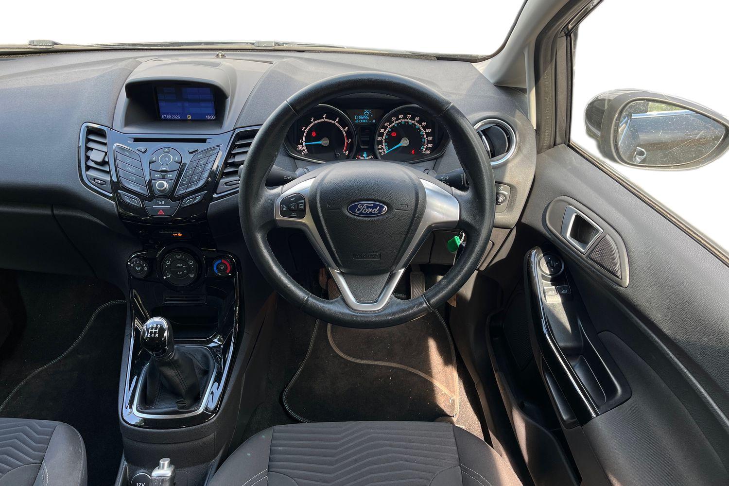 Ford Fiesta Photo 10
