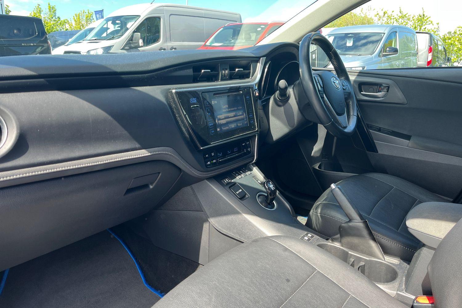 Toyota AURIS Photo 17
