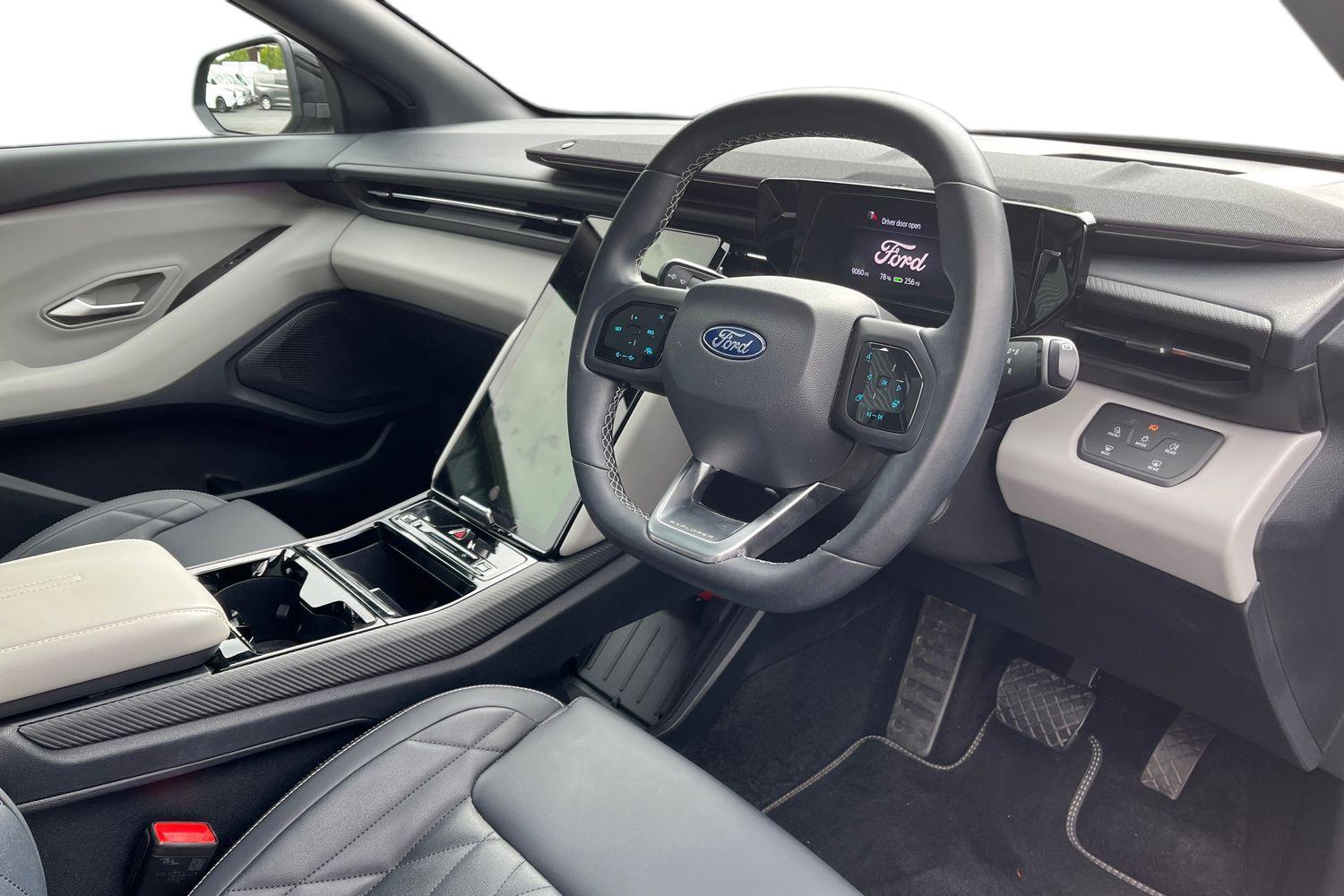 Ford Explorer Photo 8