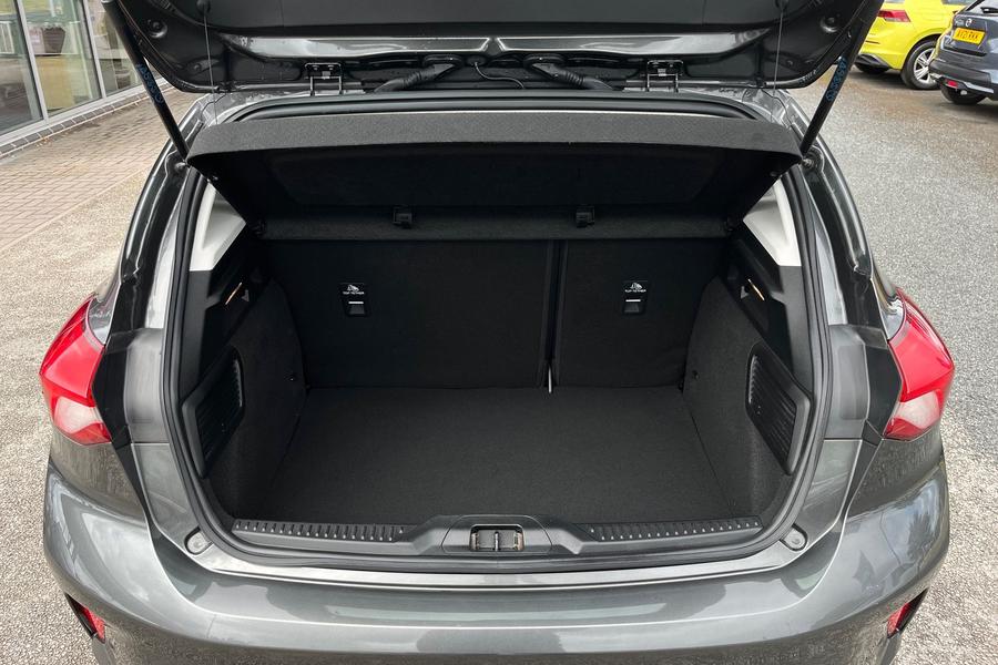 Ford Focus Photo autoimg-8ce021235777d0e03b7ea5522d42c6656ff612e9.jpg