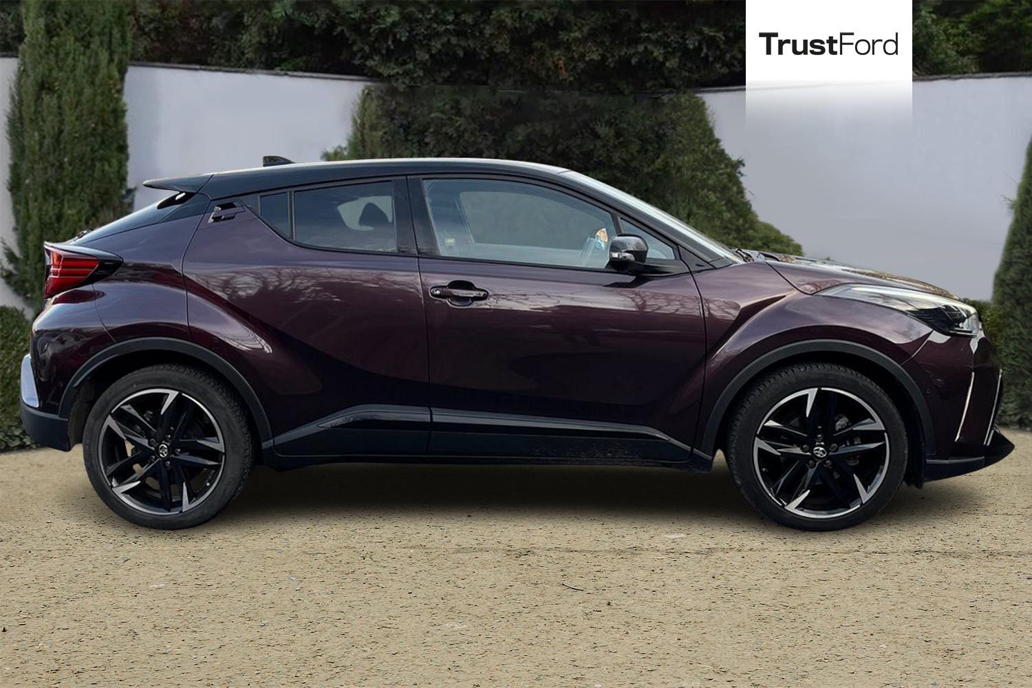 Toyota C-HR Photo 2